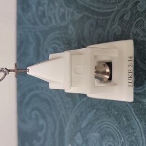 NIB Dayspring White Church Ornament